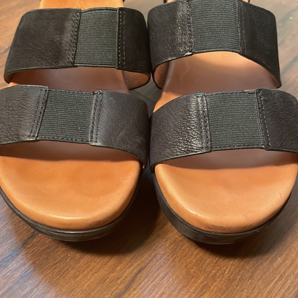 Kenneth Cole Gentle Soles Wedge Sandals Black. Worn One Time! - Picture 6 of 10